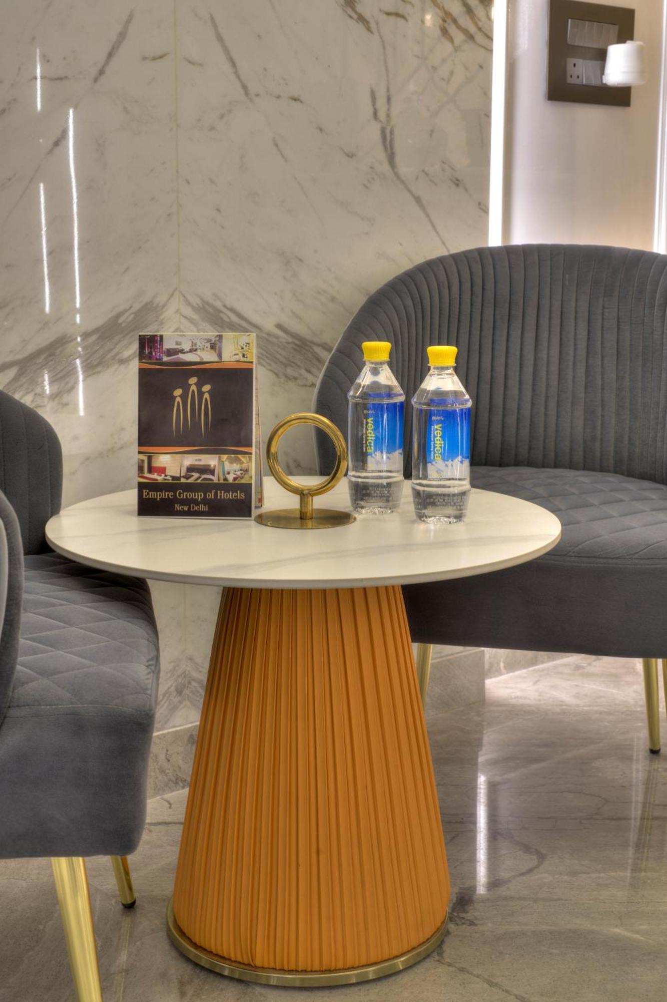 Empire Platinum Suites New Delhi Bagian luar foto