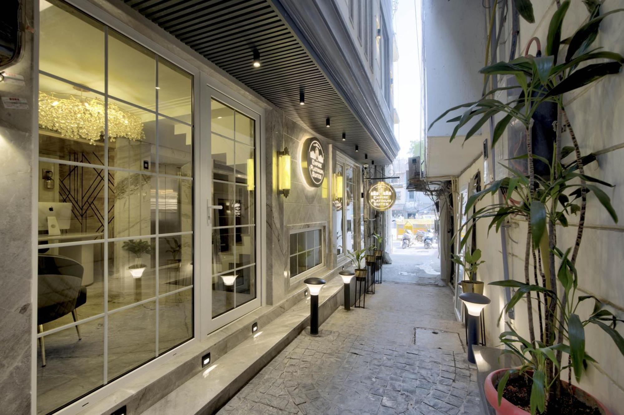 Empire Platinum Suites New Delhi Bagian luar foto