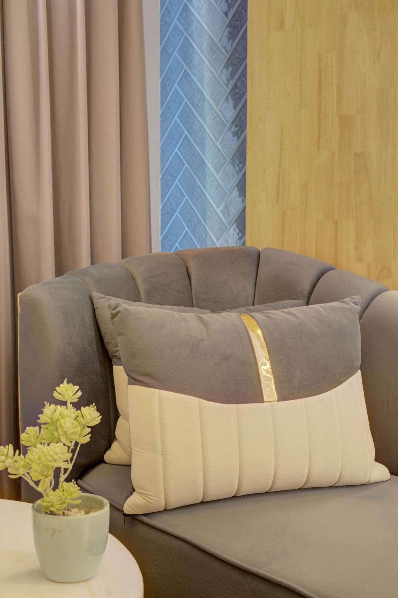 Empire Platinum Suites New Delhi Bagian luar foto