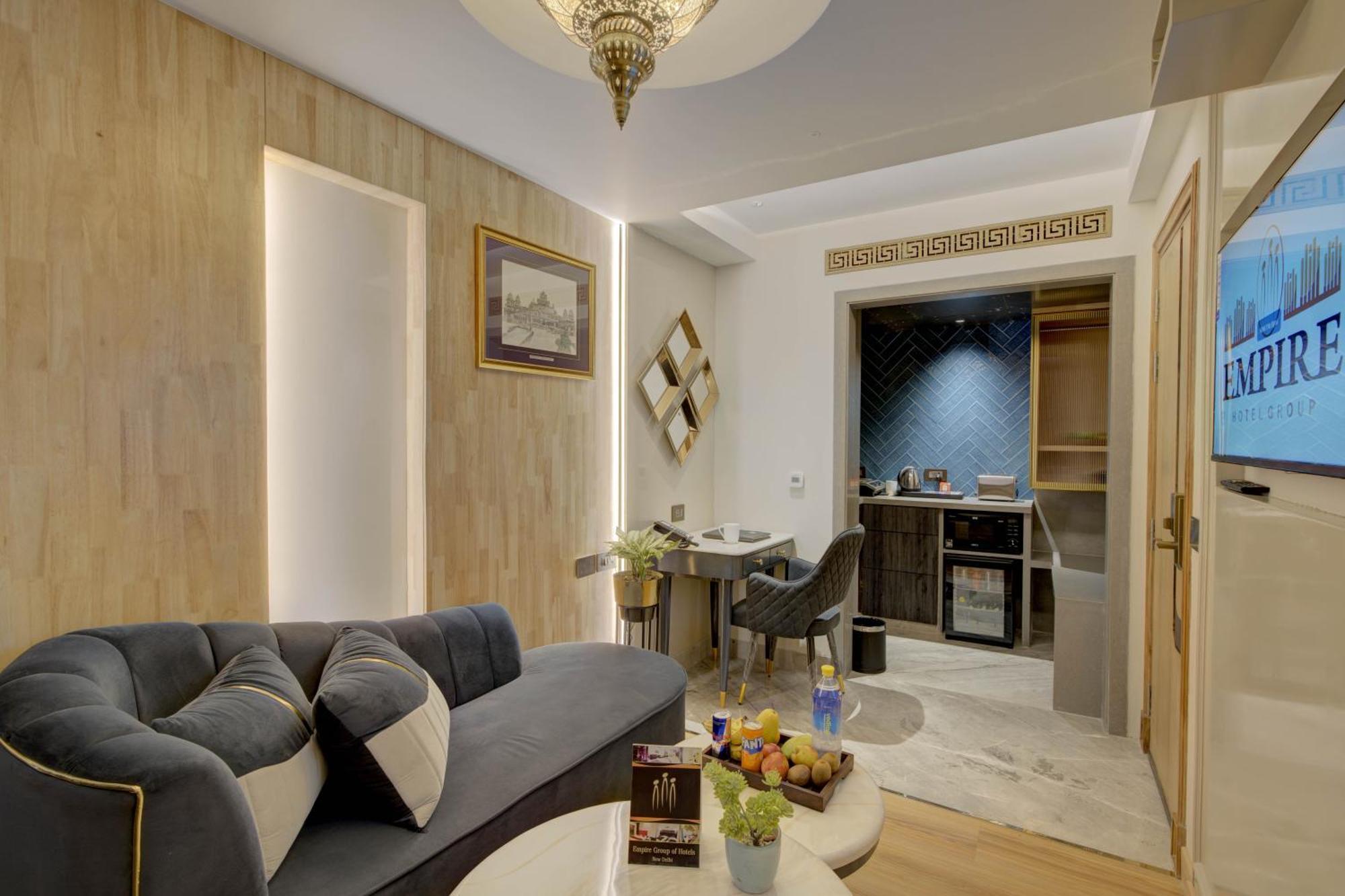 Empire Platinum Suites New Delhi Bagian luar foto