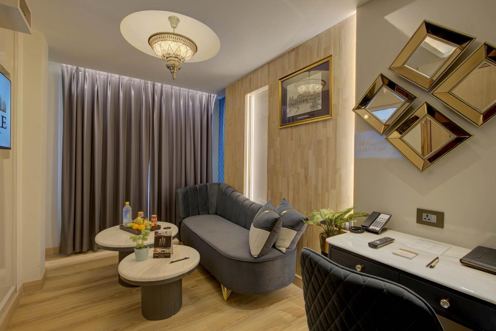 Empire Platinum Suites New Delhi Bagian luar foto